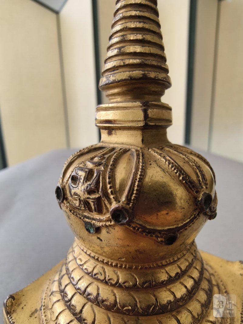 A GILT-BRONZE STUPA - 图14